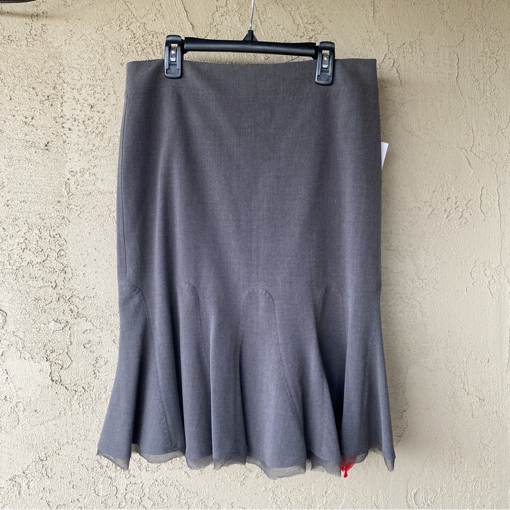 Tahari Size 2 Gray Fit and Flare Raw-Edge Hemline Skirt